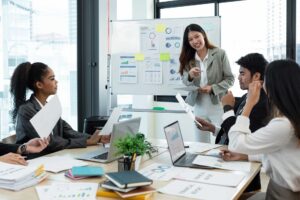 Read more about the article A Meggyőzés Művészete az Online Marketingben